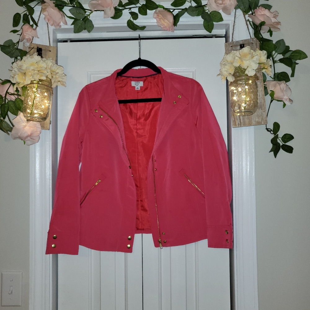 Gorgeous 💖Coral Pink 👑 Crown & Ivy light weight, rain/wind jacket ✨️ FREE 🎁